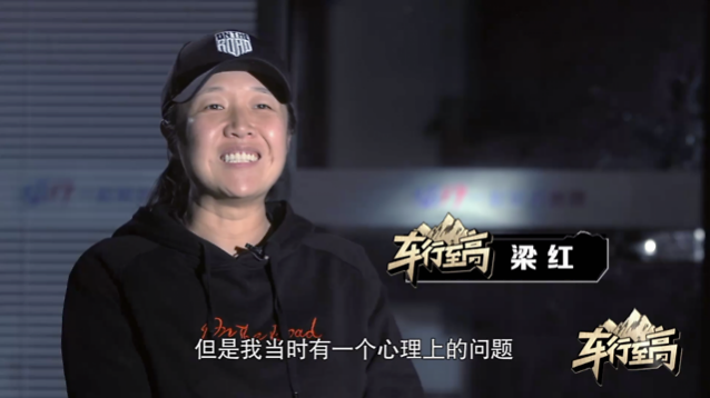 侣行驾车抵达智利五千米荒漠因躲避巨石突遇危机