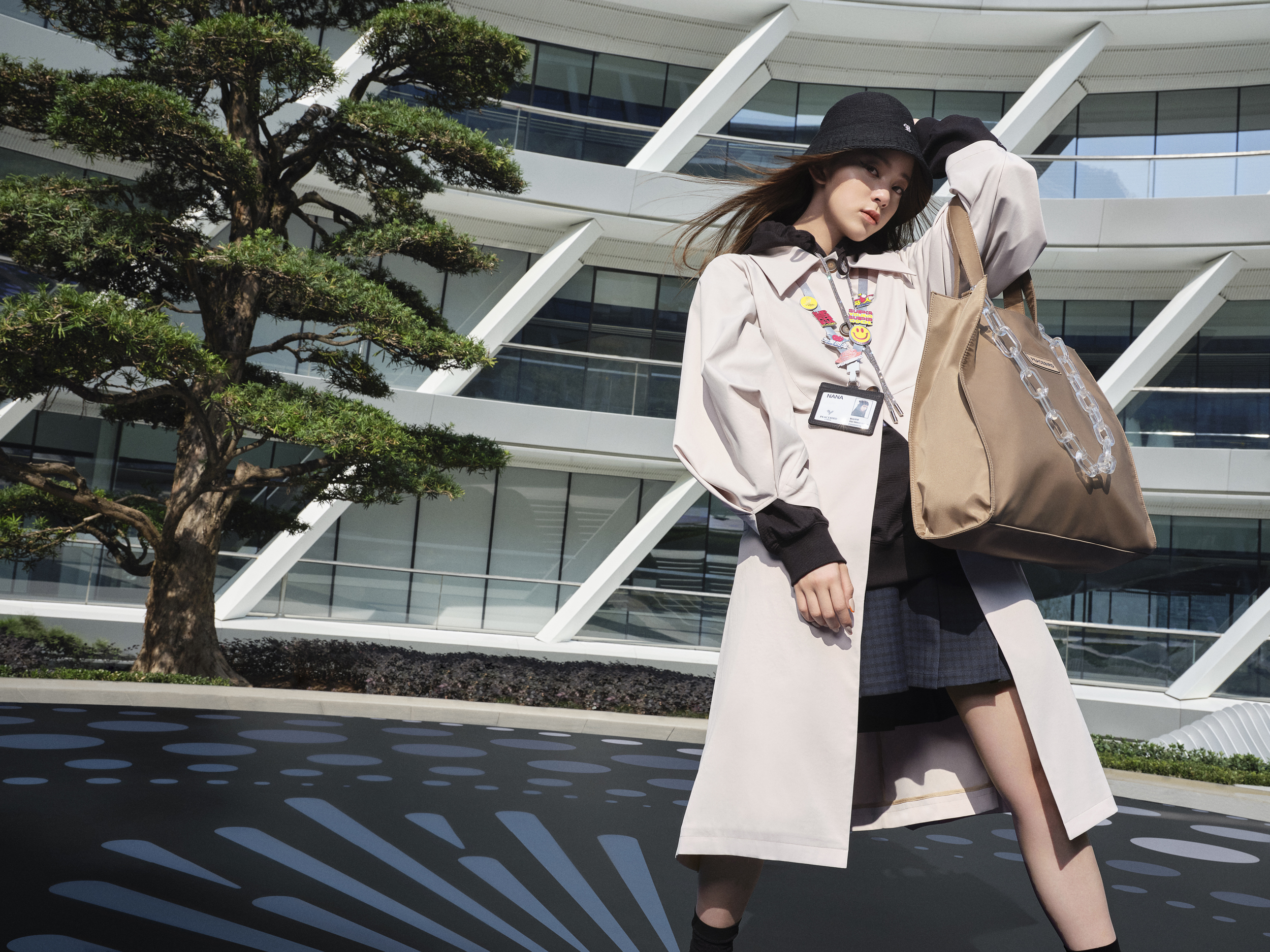 欧阳娜娜拍摄peacebirdwomen2021春季系列视觉大片