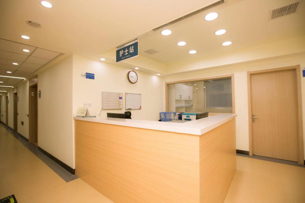 急诊科等科室;辅助科室设有医学影像科(ct,dr),检验科,药剂科,b超室