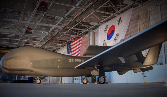 诺斯罗普·格鲁曼公司为韩国生产的“全球鹰”无人机。