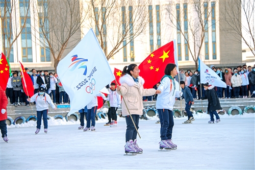 速滑+冰球+花样滑冰 酒钢三中的这个冰雪节厉害了