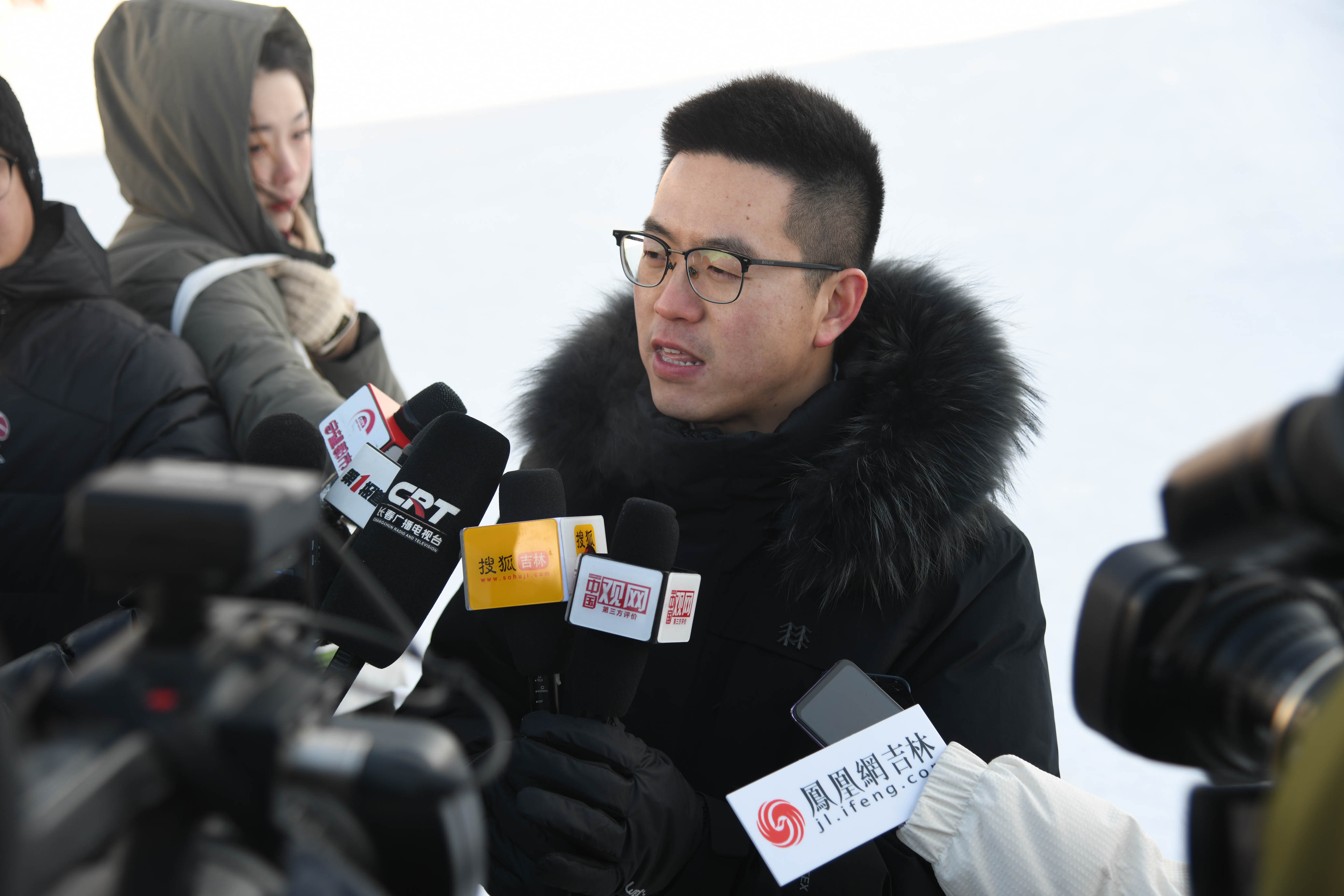 净月潭国家级风景名胜区宣传主管郗文宇接受媒体采访.