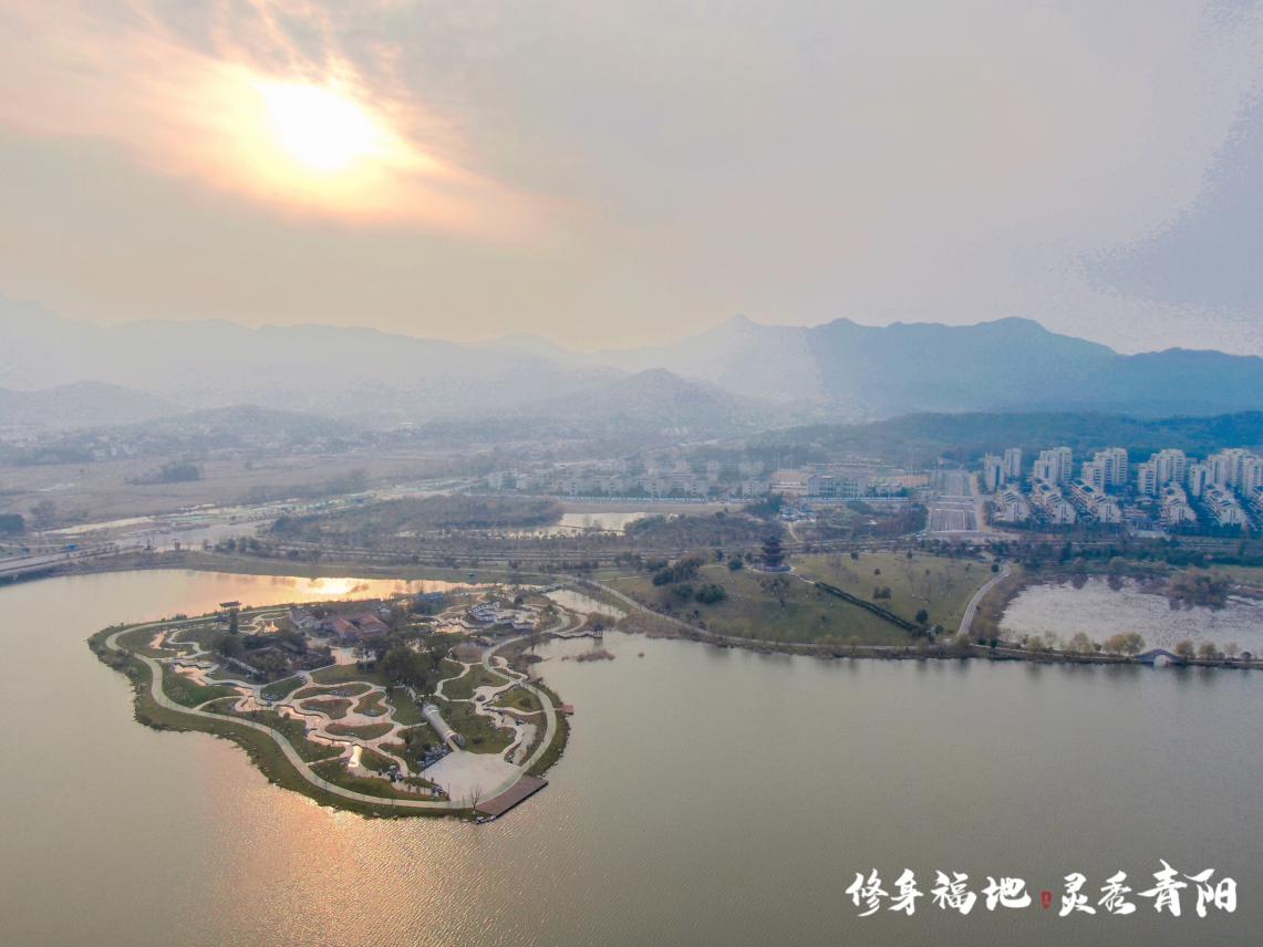 青阳县芙蓉湖人水和谐打造城市之肺