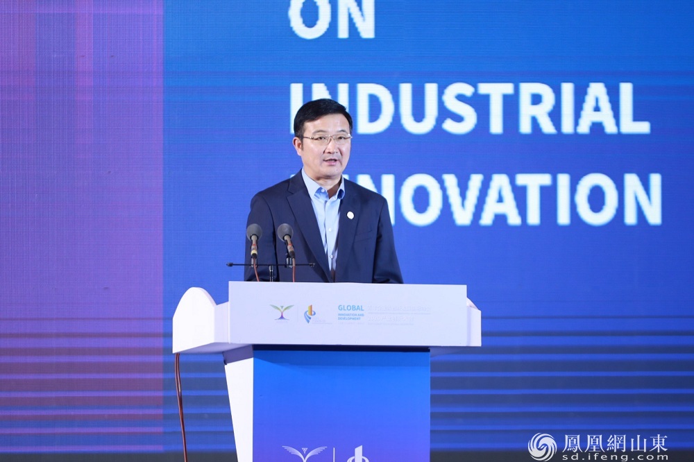 在本次论坛上,山东省商业集团有限公司首席战略官,鲁商发展党委书记