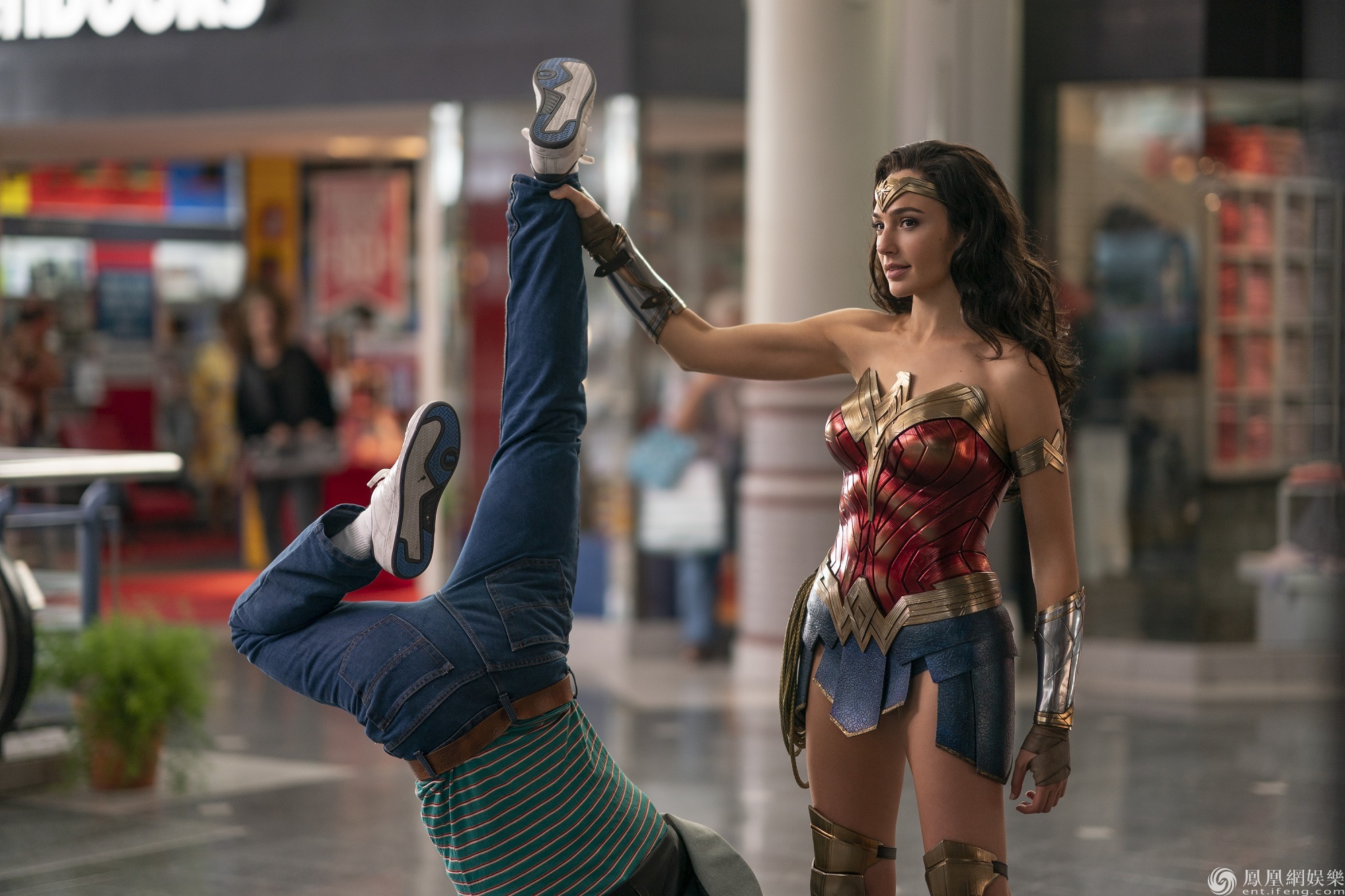 电影《神奇女侠1984》剧照