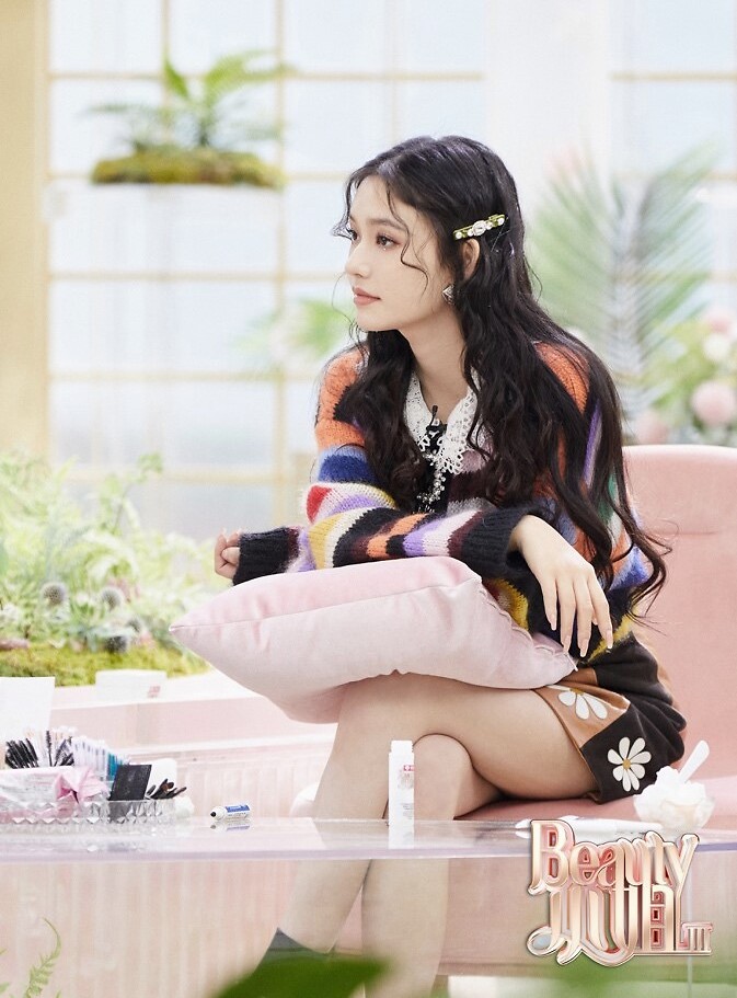 beauty小姐林允圣诞妆容教学强大男闺蜜团被曝光