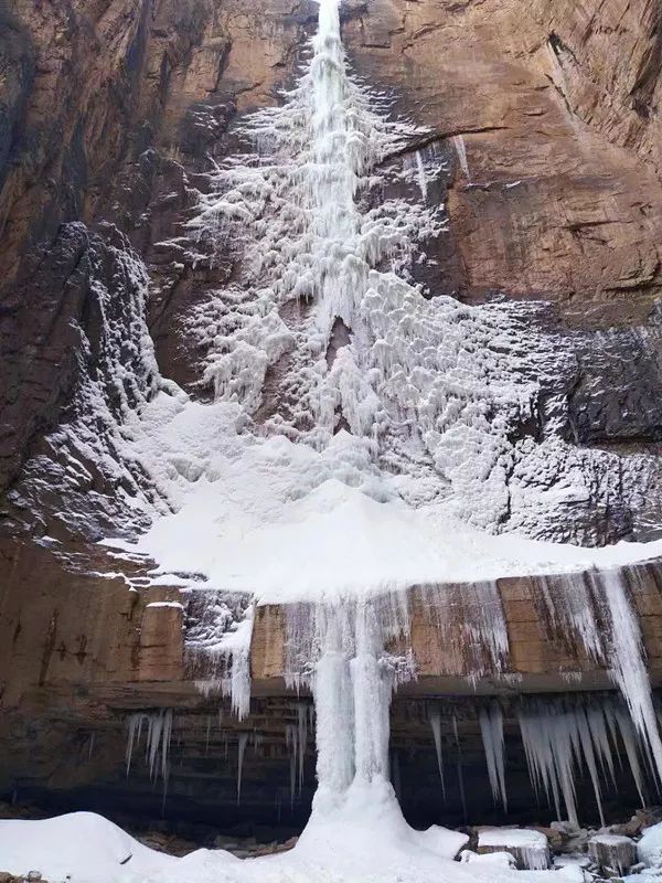 吸引世界各地驴友打卡的“圣诞树”冰瀑 就在太行大峡谷！