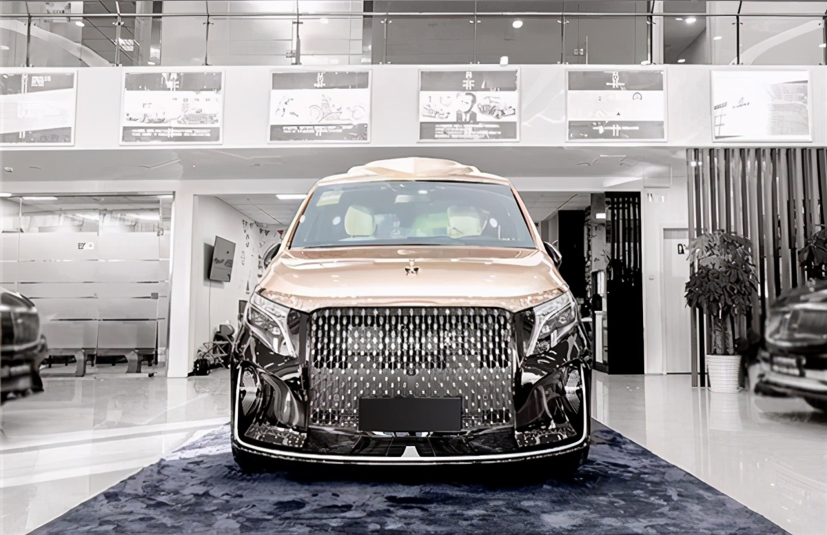 最新款奔驰克蒂圣母峰,高顶四座商务车