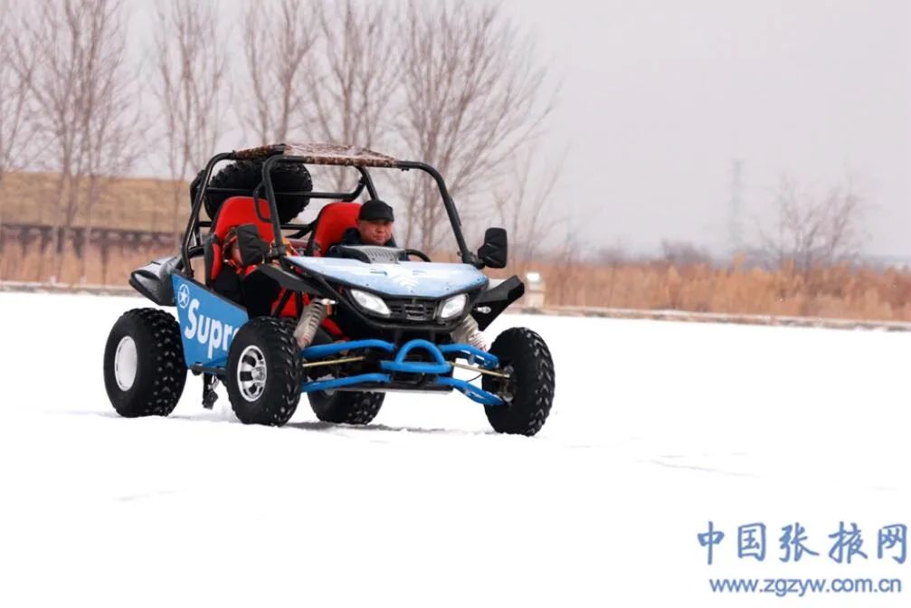 雪山白丹霞红 这个冬天, 快来张掖撒欢吧!