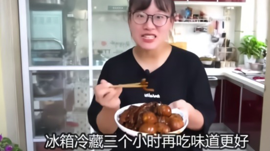 家常卤鸡爪：卤1锅直接出2盆菜，有荤有素有鸡蛋，甜辣过瘾真解馋