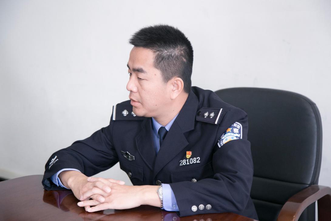 黄钊:没想过当警察的警察__凤凰网