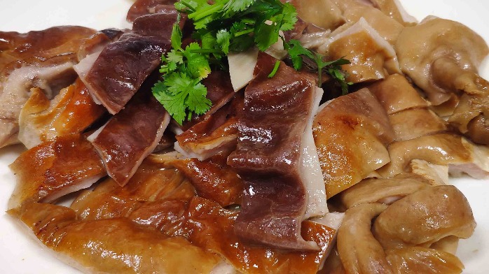 把猪肚往电饭煲里一丢，不用一滴水一滴油，出锅软烂入味无腥味