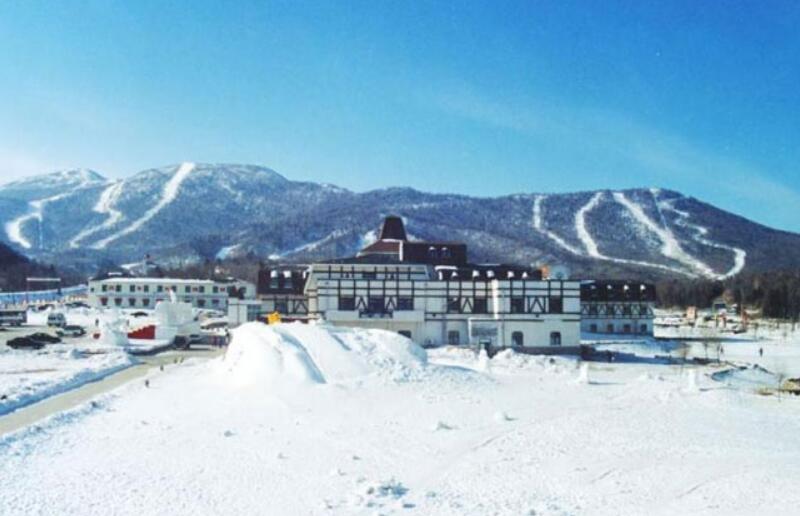 国内第一家大众滑雪场——亚布力风车山庄