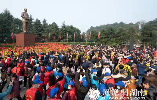 韶山:万人同吃福寿面 深情缅怀主席情