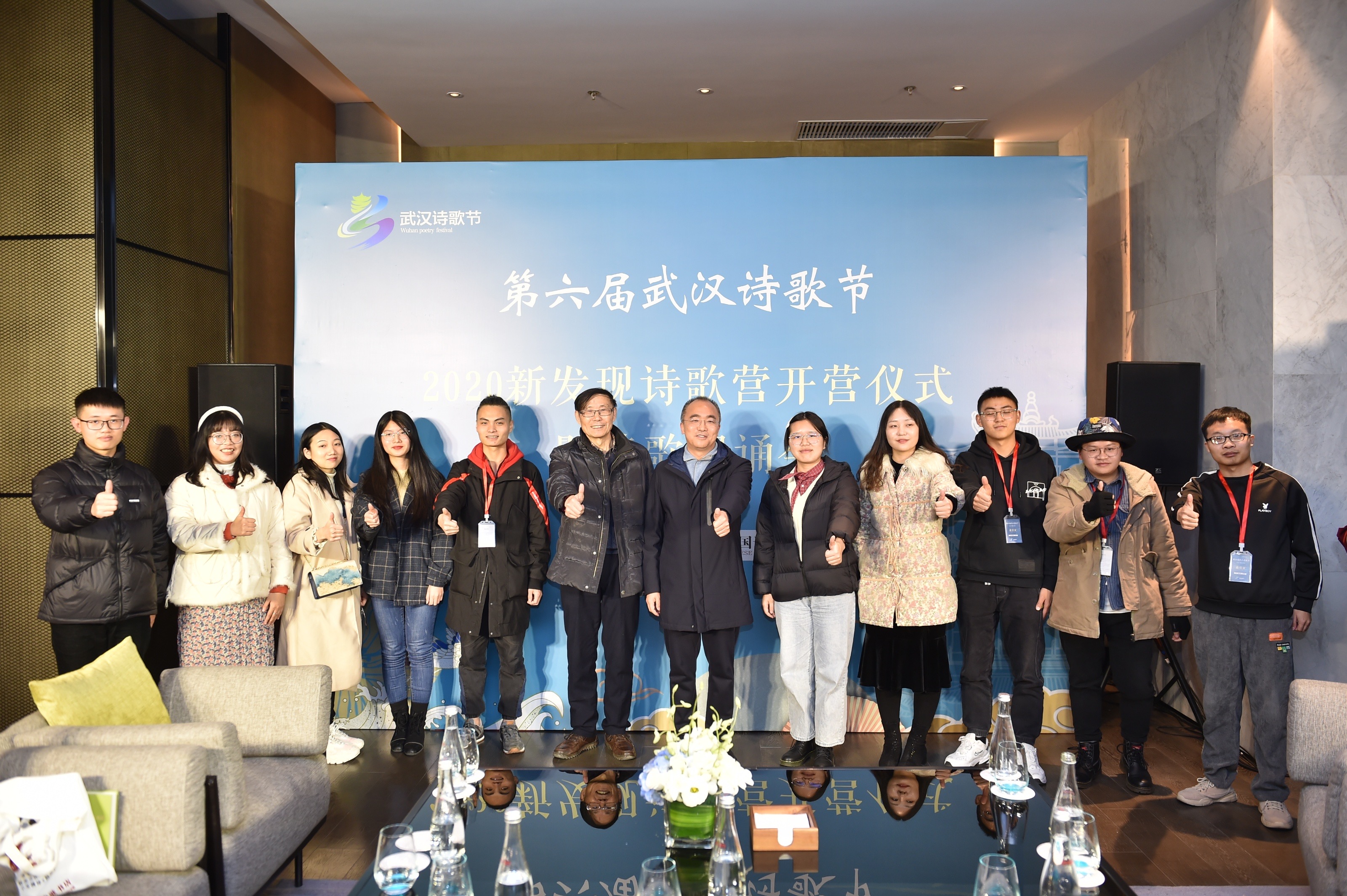 蒋静米,蓝格子,郑毅等22名2014届-2017届新发现的学员代表,以及邵骞