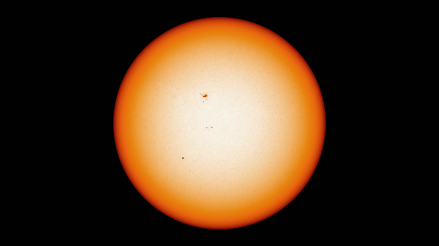 看水星跑到太阳前面了由nasa太空望远镜拍摄的水星凌日
