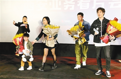 常远（右）亮相西安 记者 尚洪涛 摄