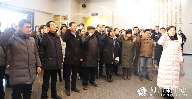 兰州大学师生们重温入党誓词 兰州大学供图