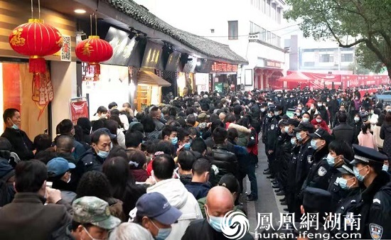 韶山:万人同吃福寿面 深情缅怀主席情