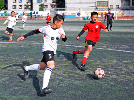 2000余名足球小将逐鹿绿茵场 2020年广州花都中小学生足球比赛收官