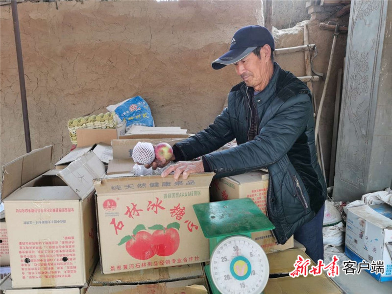 尚可栋为苹果装箱