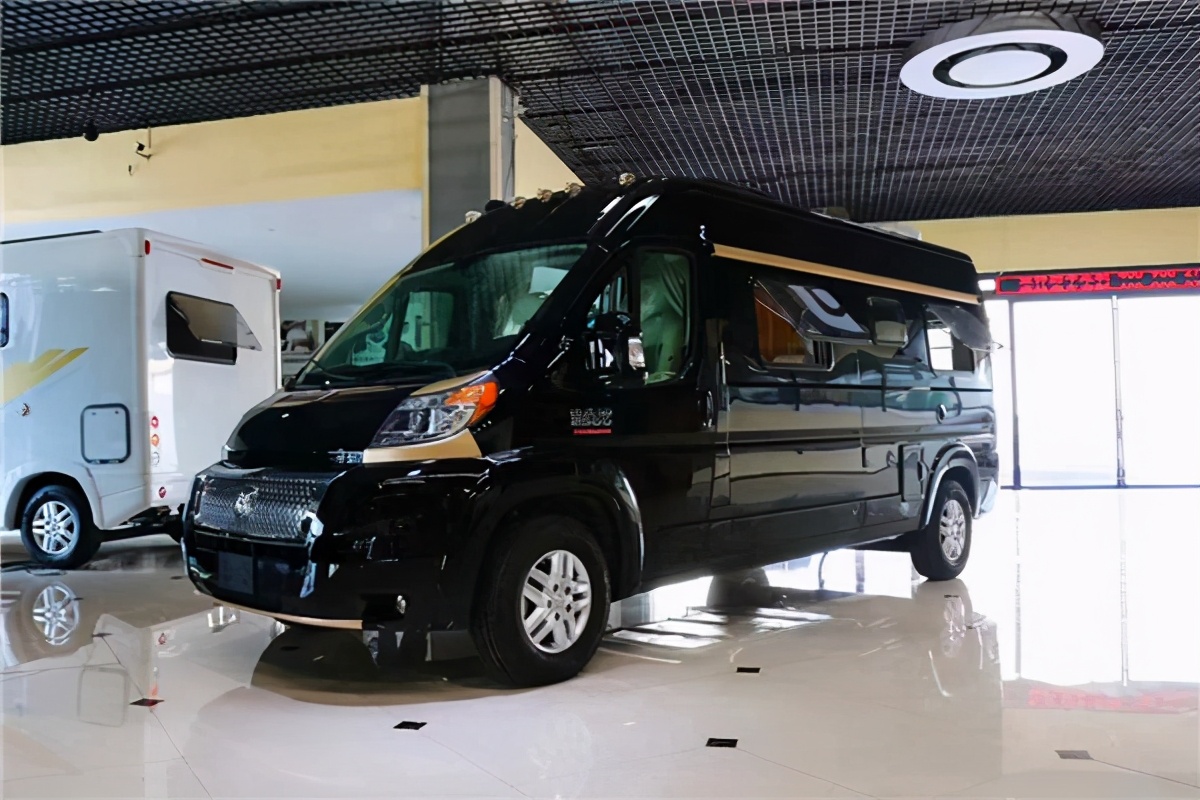 荣冶林打造道奇公羊商务旅居房车,v6发动机航空座椅总裁标配