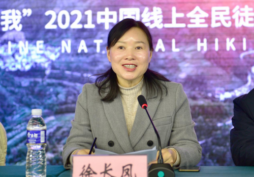 绩溪县政府副县长徐长凤介绍了赛事筹备情况和绩溪县政治经济,文化