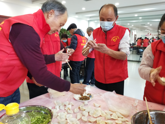 航海东路街道办事处银莺区域党委开展冬至送温暖活动