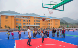 图:赫章县河镇乡海雀小学体育课