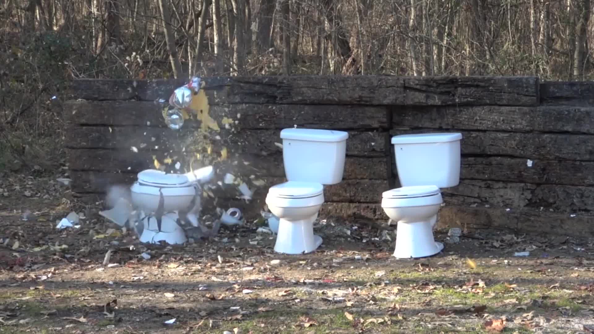 马桶里充满黄色“浆糊”？把它们挨个射爆！