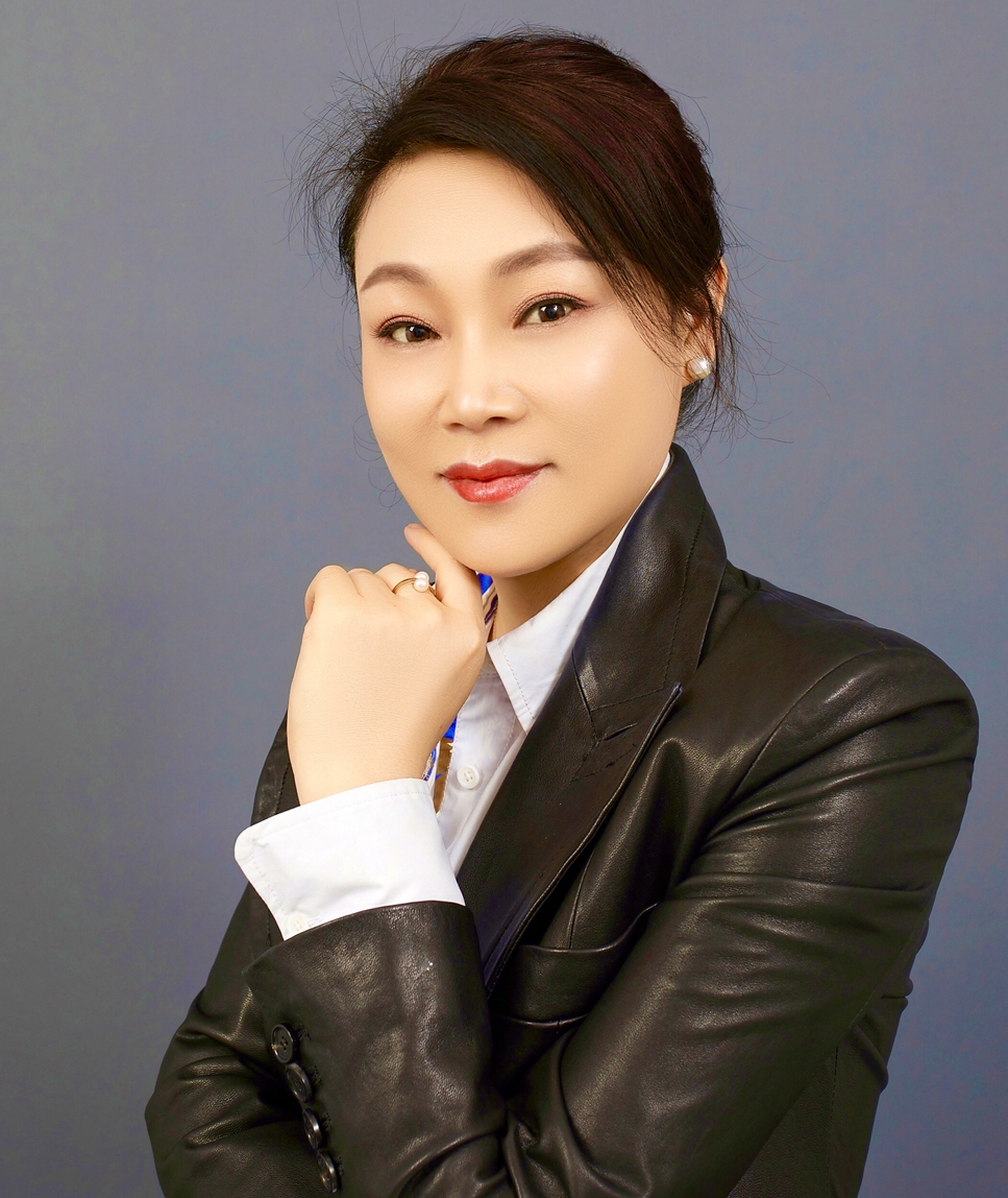 陈淑玲,戏曲人.工小生兼须生,青衣老旦皆所长.年少登台,誉满塞上.