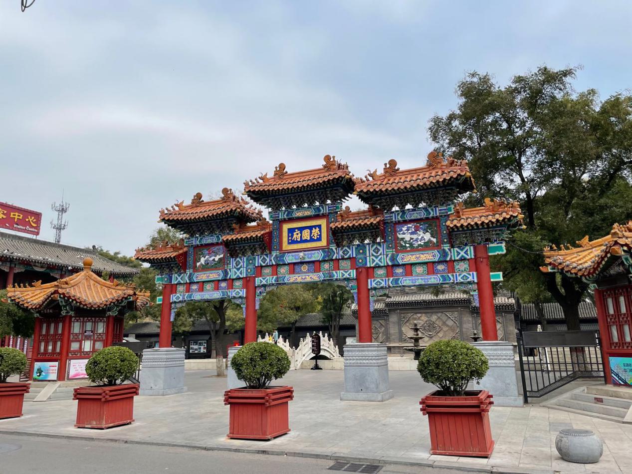 精心修剪过,处处都弥漫着古城风韵,而且正定区内免费停车这条利好政策