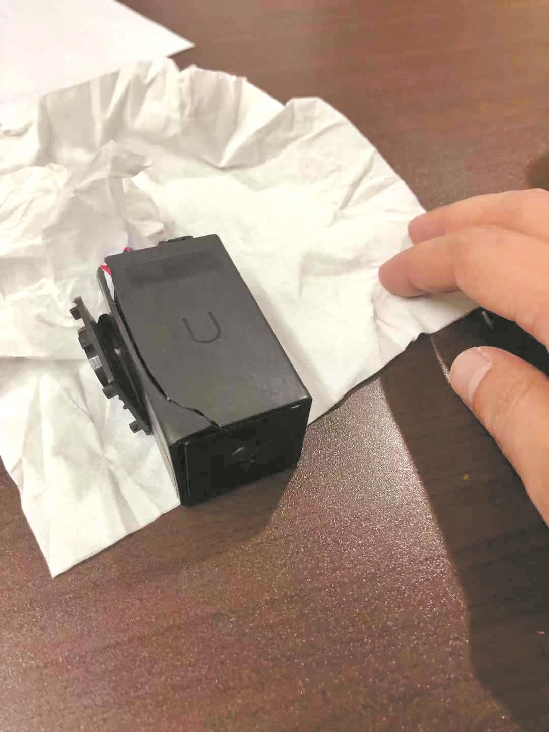 被拆下来的摄像头