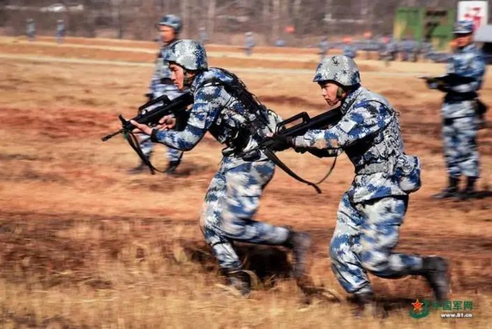 中国人民解放軍海軍陸戦隊海洋迷彩戦闘服超フル装備一式25点セット官給　未使用品 中国人民解放軍海軍陸戦隊海洋迷彩戦闘服超フル装備一式25点セット官給
