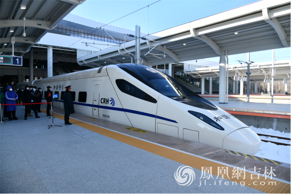 12月24日，沈阳至佳木斯高铁长白山至敦化段（白敦高铁）正式开通运营。梁琪佳摄