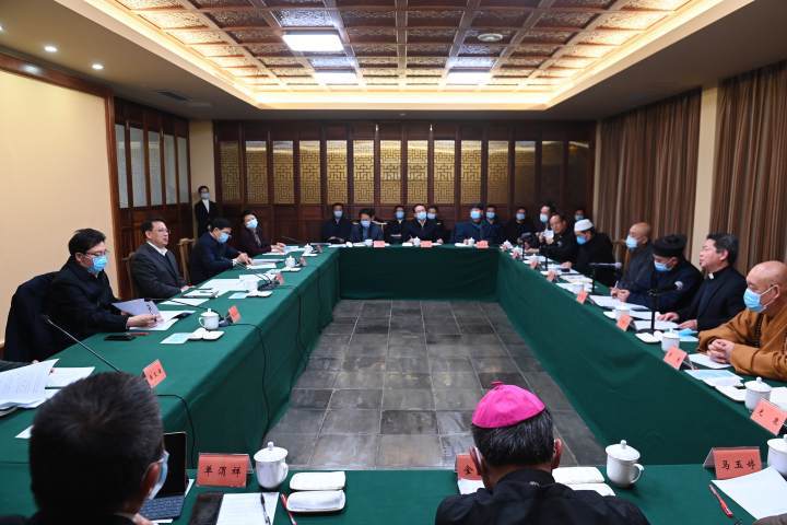 12月28日，浙江省委书记袁家军主持召开省级宗教团体负责人座谈会。胡元勇 摄