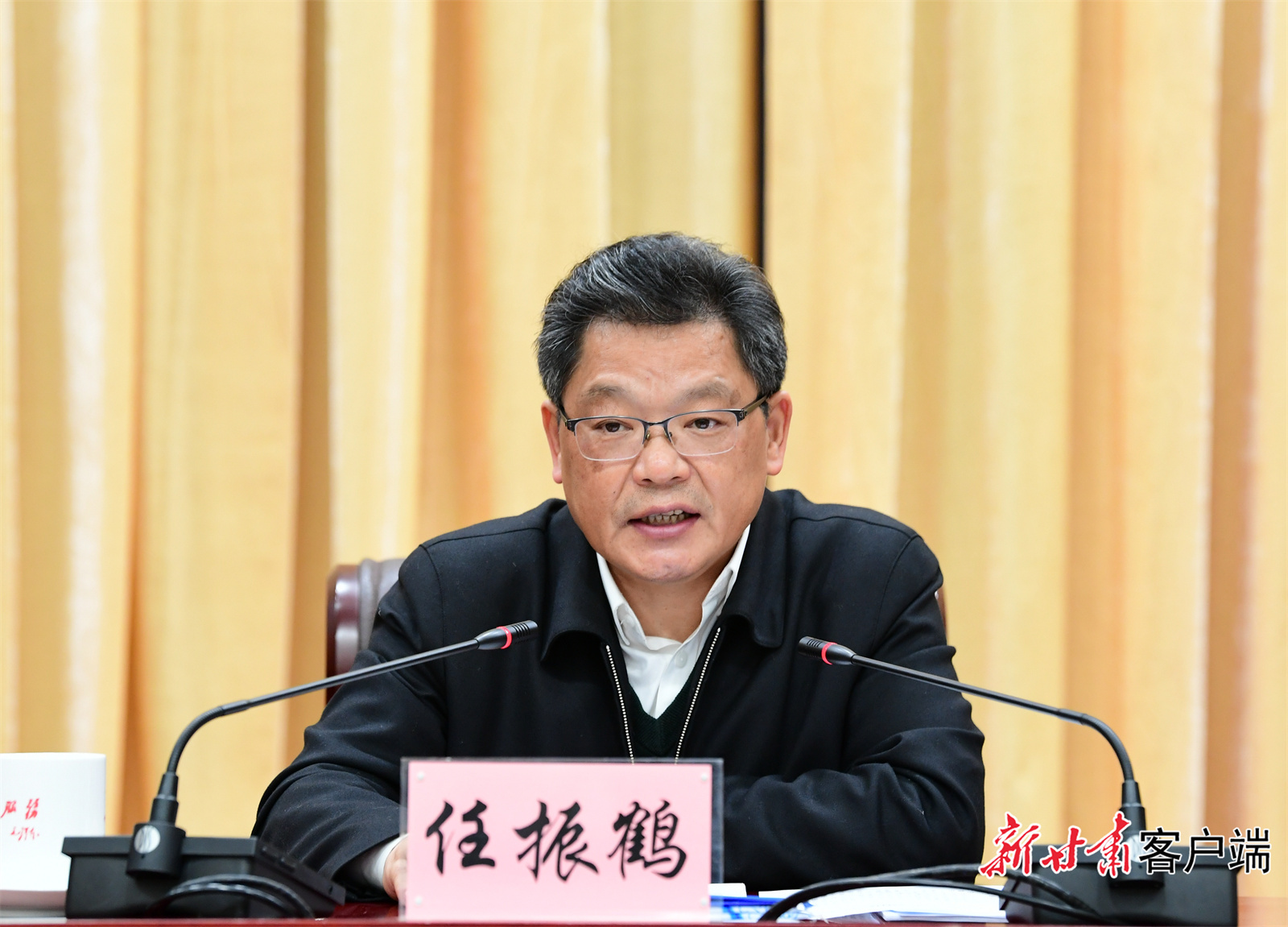 12月27日，全省数字政府建设统筹推进会在兰州召开，省委副书记、省长任振鹤出席会议并为省大数据管理局和省大数据中心授牌。新甘肃&middot;甘肃日报记者 李小龙