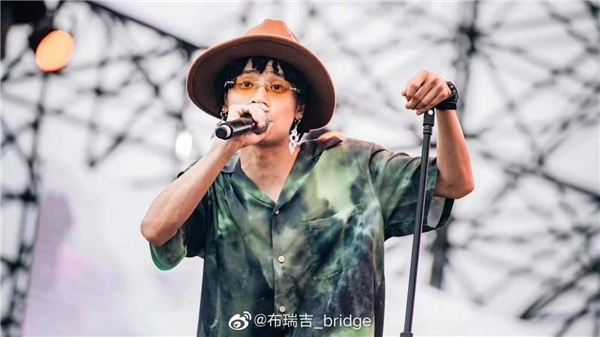 但现在何洁演唱会落下帷幕？林籽