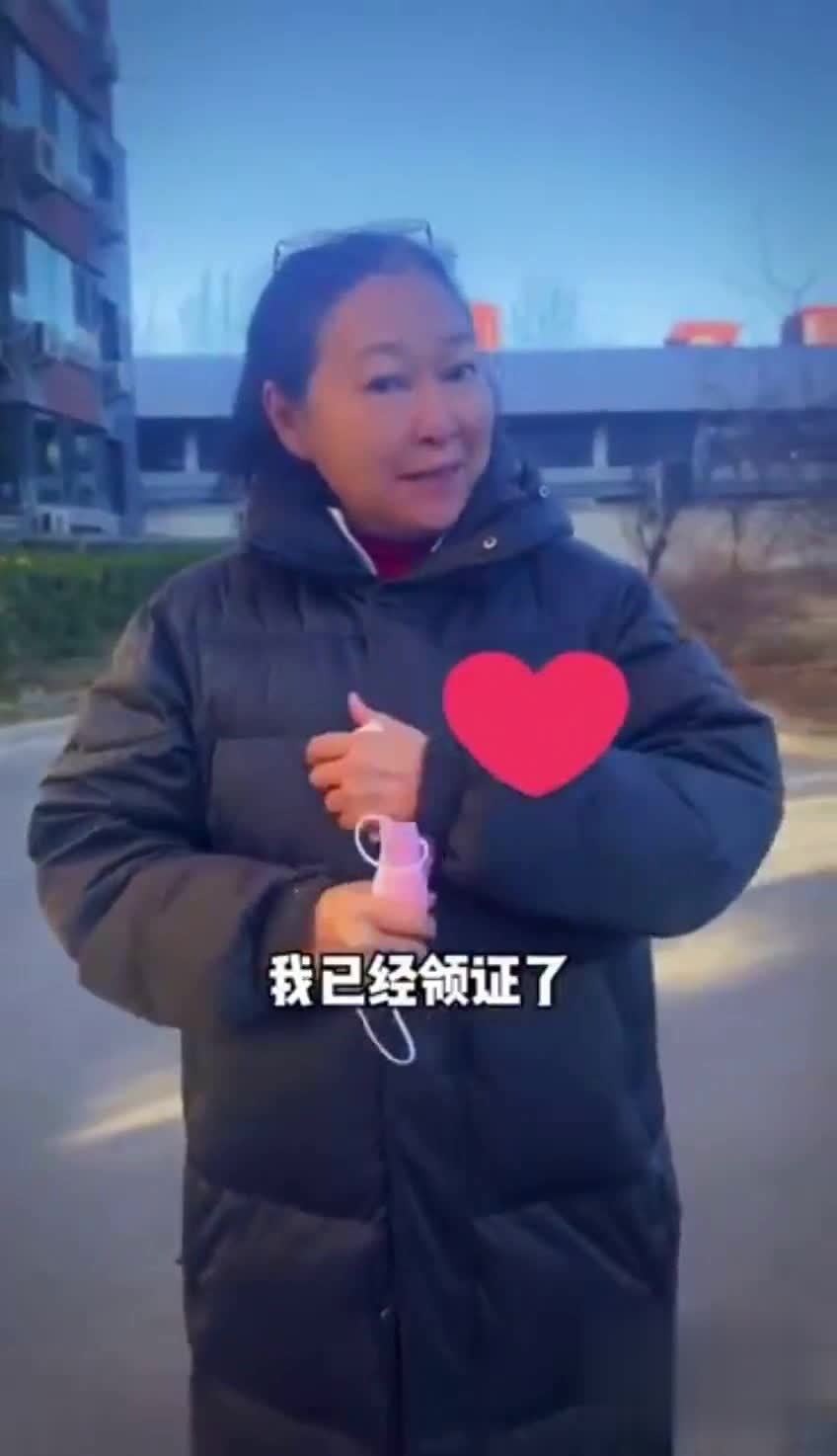 千百惠之后，台湾知名艺人方芳也晒出自己的大陆身份证