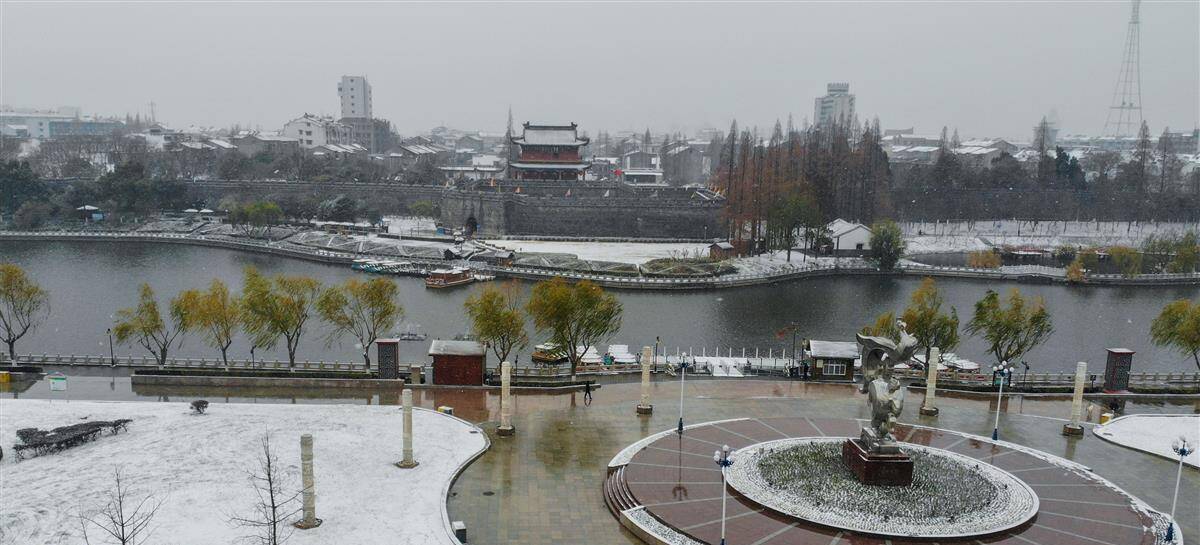 荊州迎今冬初雪,古城內外銀裝素裹鳳凰網湖北_鳳凰網