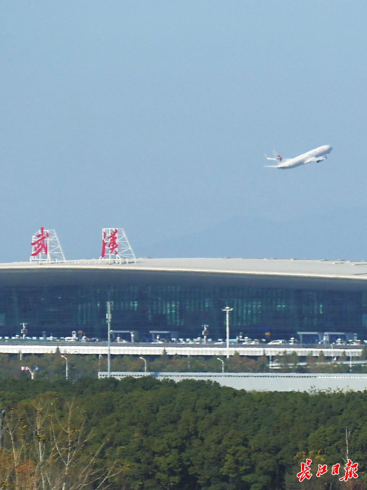 武汉天河国际机场,航班飞往各地长江日报记者詹松 摄