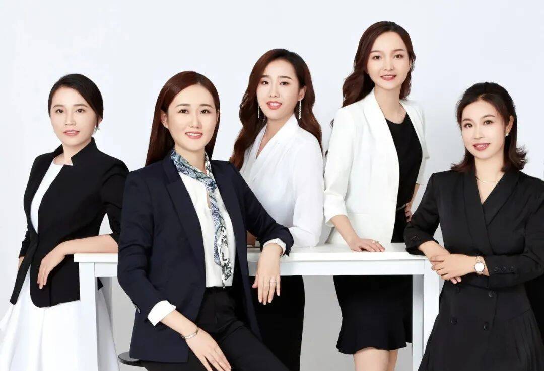 很厉害的女性调解员 A448FF807B9762F53A9CC85D0D9338AD6402DA43_size66_w1080_h738.jpg