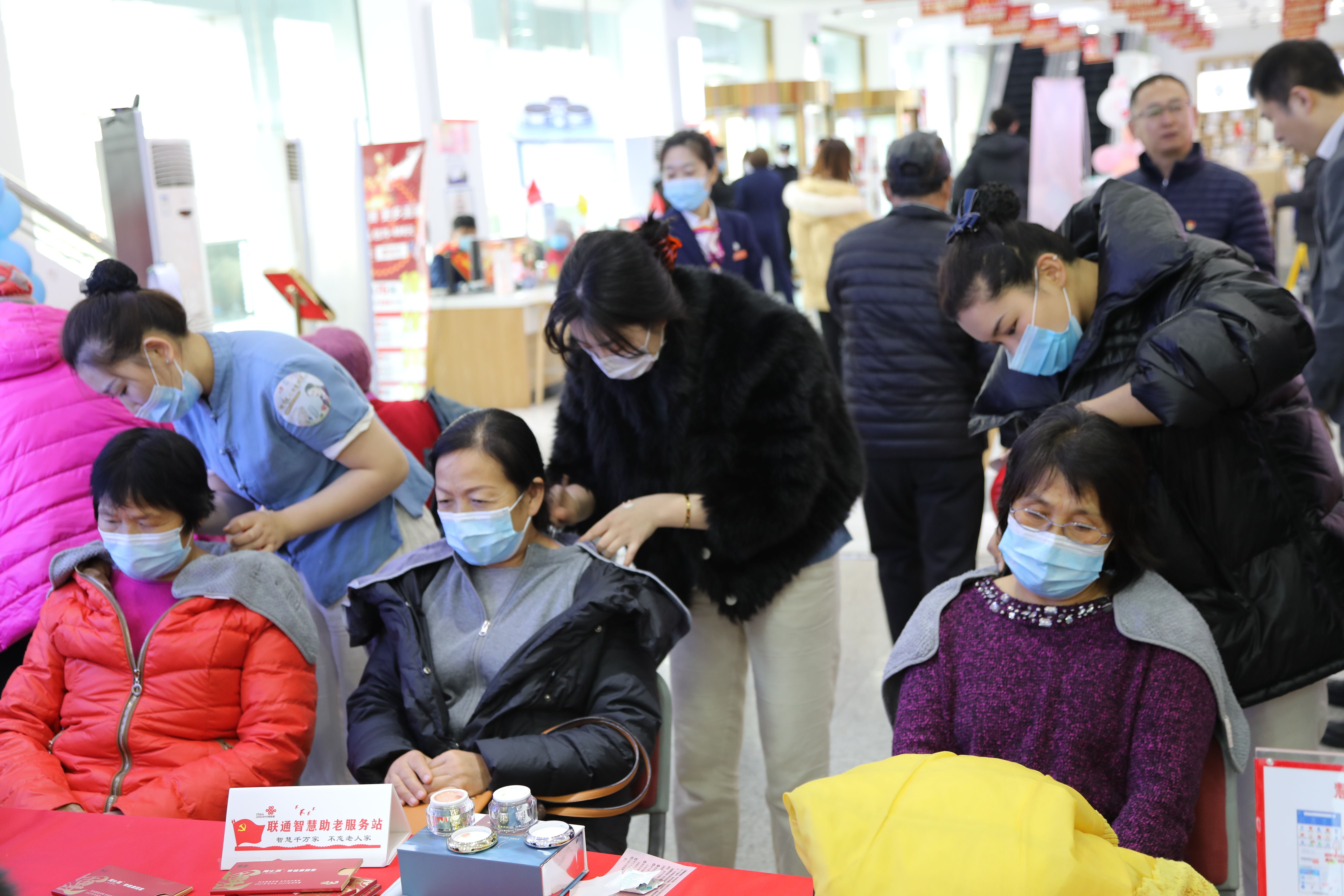 银发无忧智慧助老青岛联通助力银发老人跨越数字鸿沟