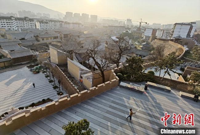 图为12月底，俯瞰天水古城西关片区内的古民居建筑群落。 冯志军 摄