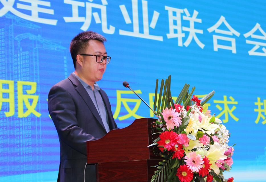 联合会副会长刘广建作五届理事会换届财务报告