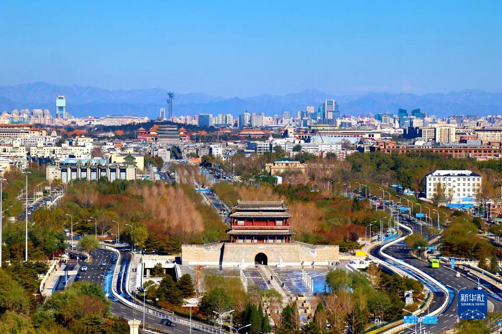 北京永定门城楼及周边景色（11月8日摄）。新华社发（牛云岗 摄）