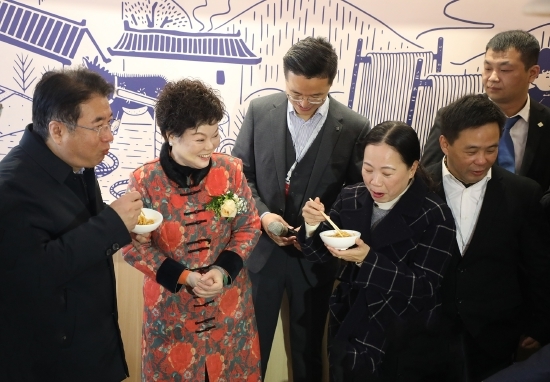 煌上煌秘制老卤遇上南昌拌粉 “煌家徐妈”卤汁拌粉开业