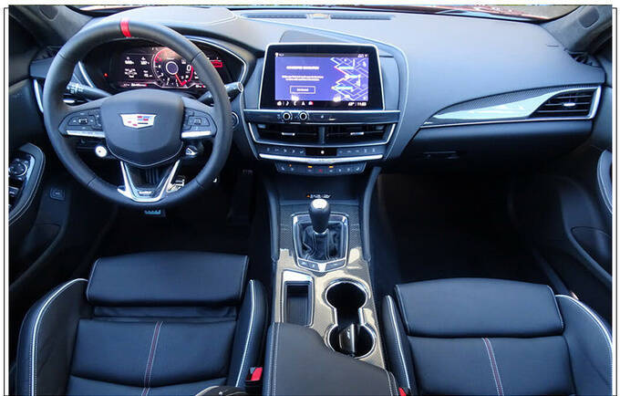 凯迪拉克ct5黑翼海外实拍搭6.2l引擎叫板m3-图6