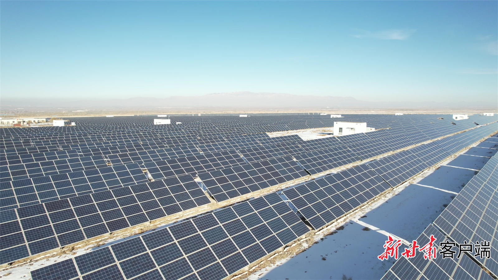 航拍镜头下的甘州区南滩光电产业园（张飞 摄）
