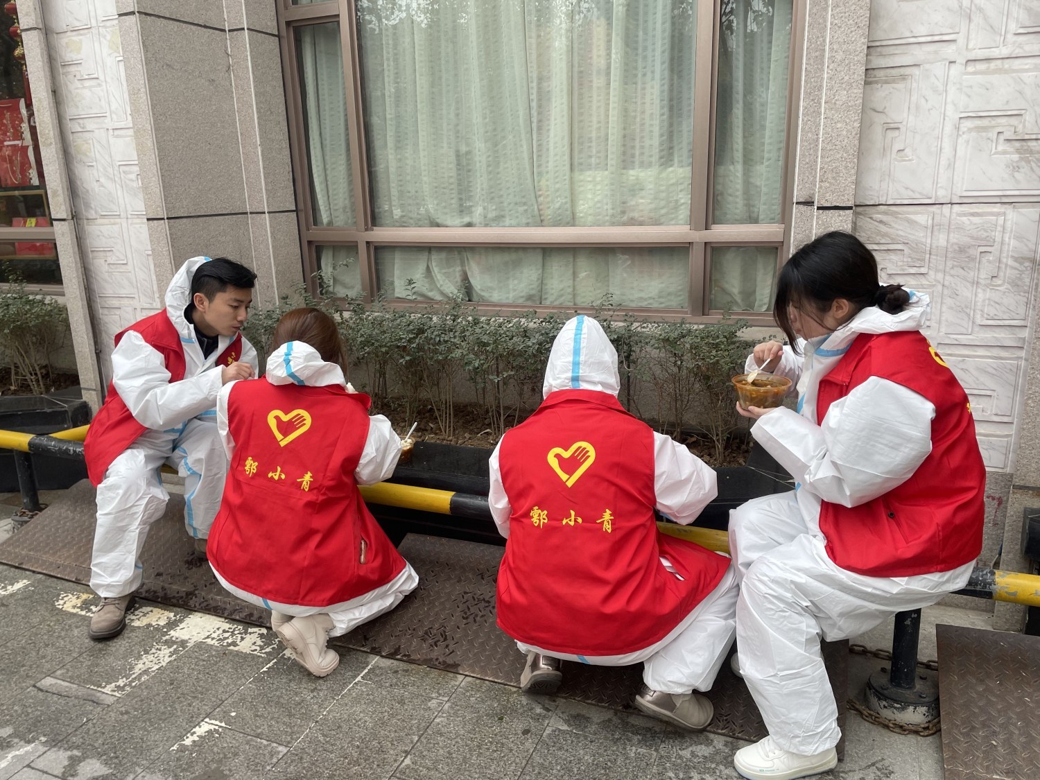 90后武汉小伙在西安当抗疫志愿者请一定要把我选上